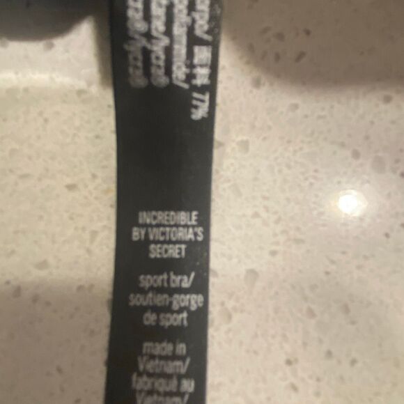 Victoria’s Secret incredible sports bra size 36DD - Picture 7 of 8